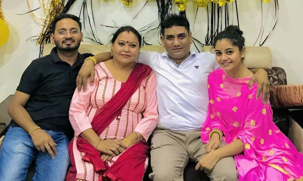 rupam bharnarhia and family