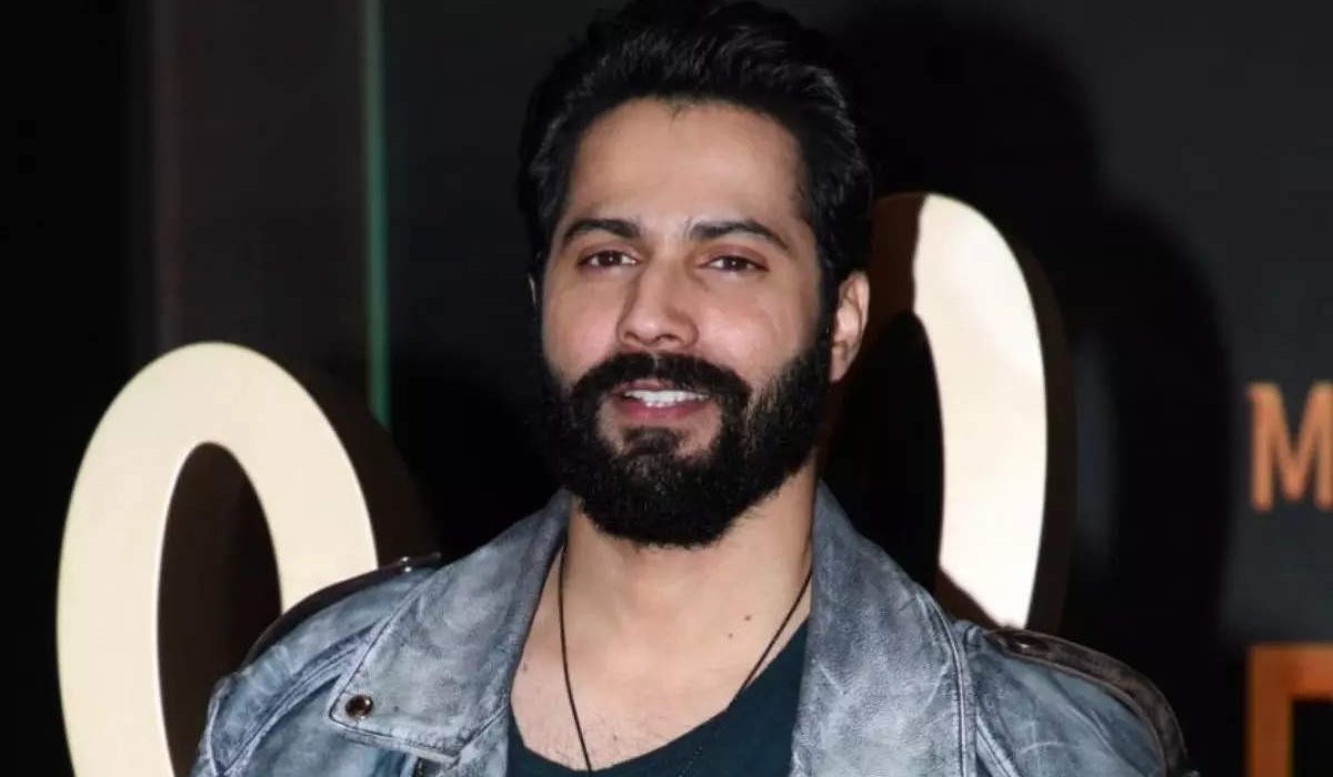 Varun Dhawan Stops Bhediya Event To Help Female Fan!