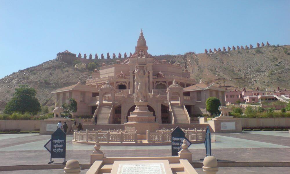 About Nareli Jain Temple