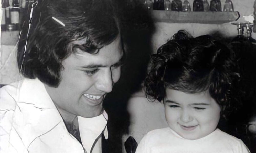 Twinkle Khanna Shares Childhood Photo With Her Father On Their Birthday 1