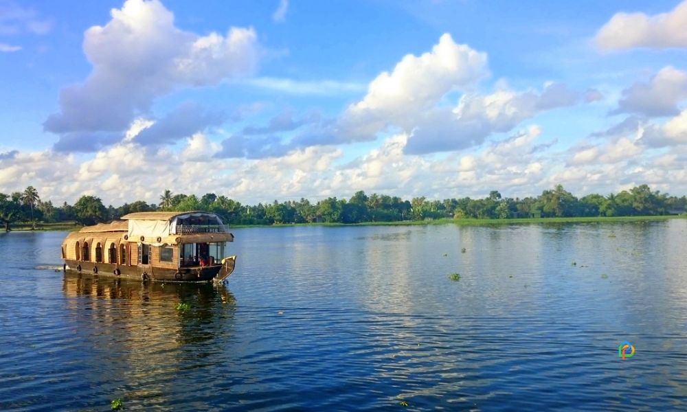 Vembanad Lake-Tourist Places in Kottayam