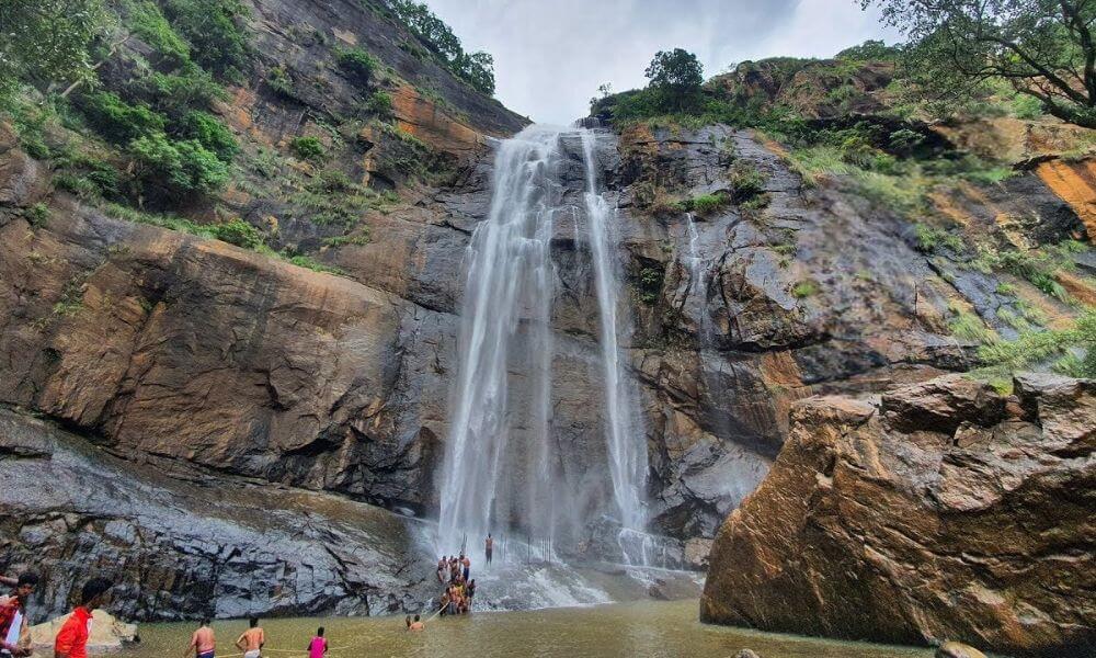 Agaya Gangai Waterfalls