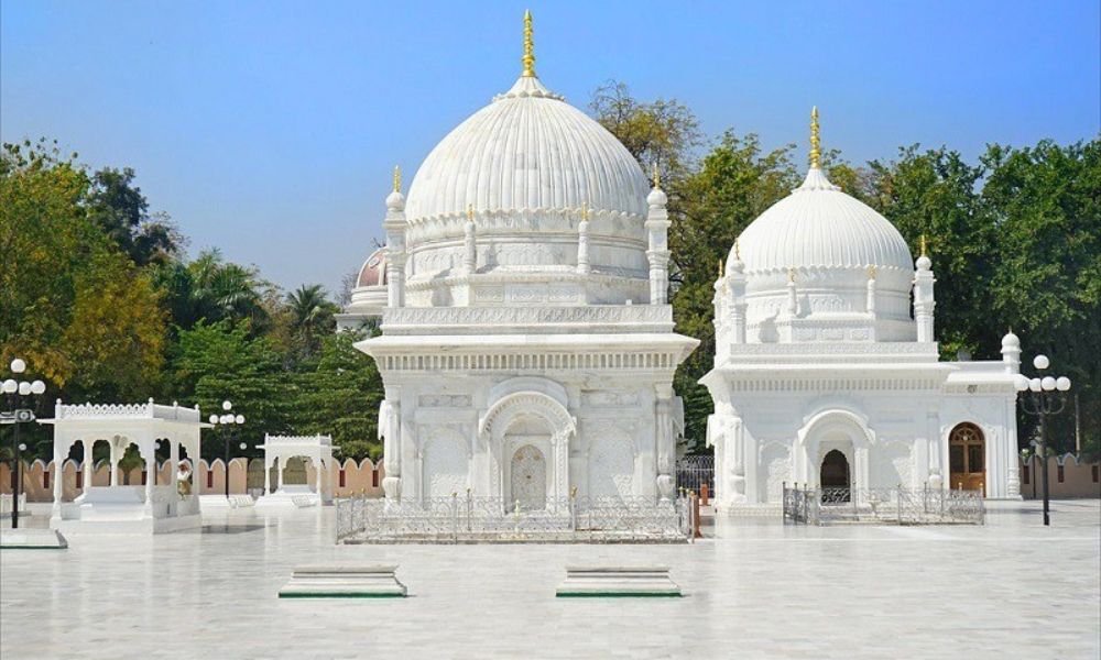 Dargah-E-Hakimi / Hakimi Masjid