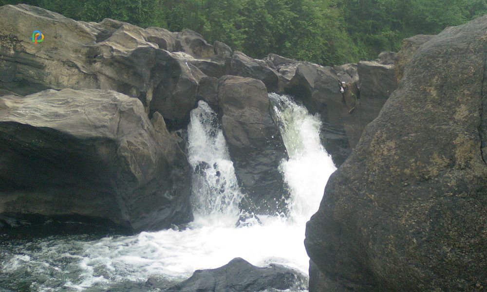 Perunthenaruvi Waterfalls 