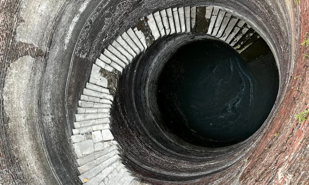 Helical Stepwell