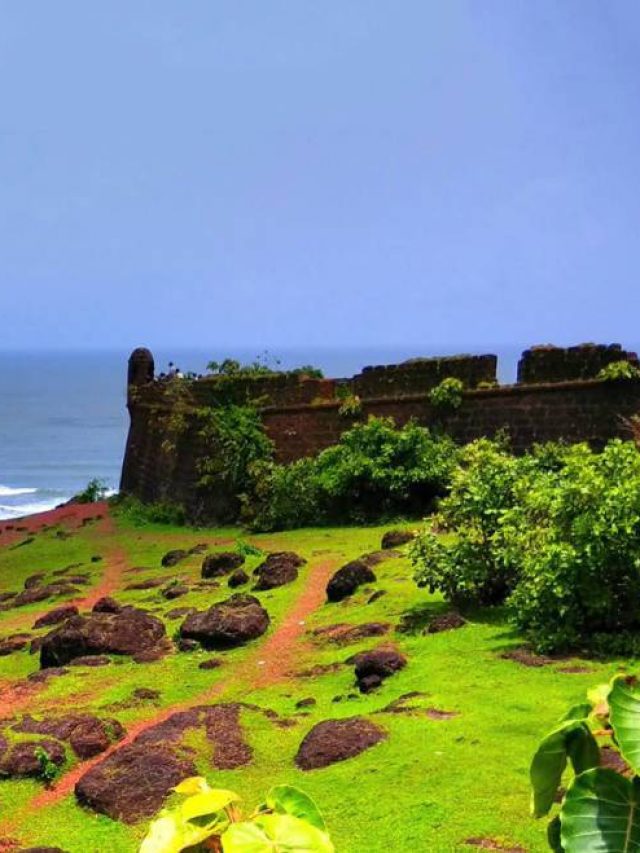 Chapora Fort: A Detailed Travel Guide For You! - People Places