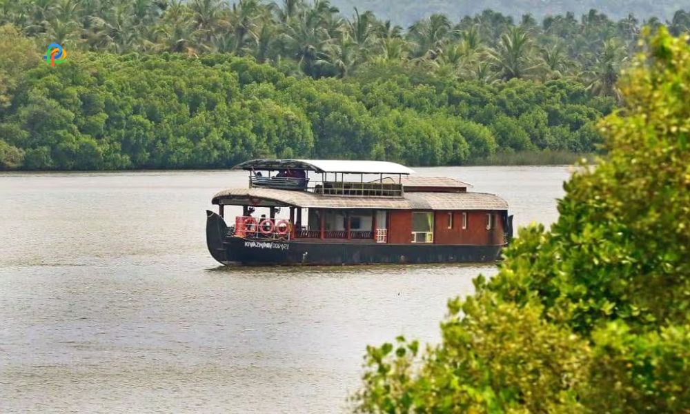  Stay In Houseboat