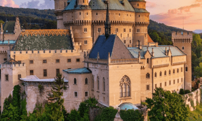 The World's 10 Most Stunning Castles!